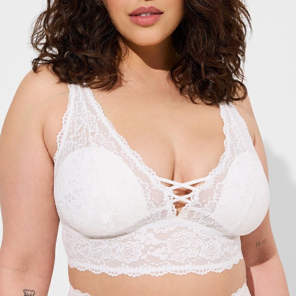 Torrid - Lightly Lined Lace XO Front Bralette in Cloud Dancer White​​​​​​​​​​